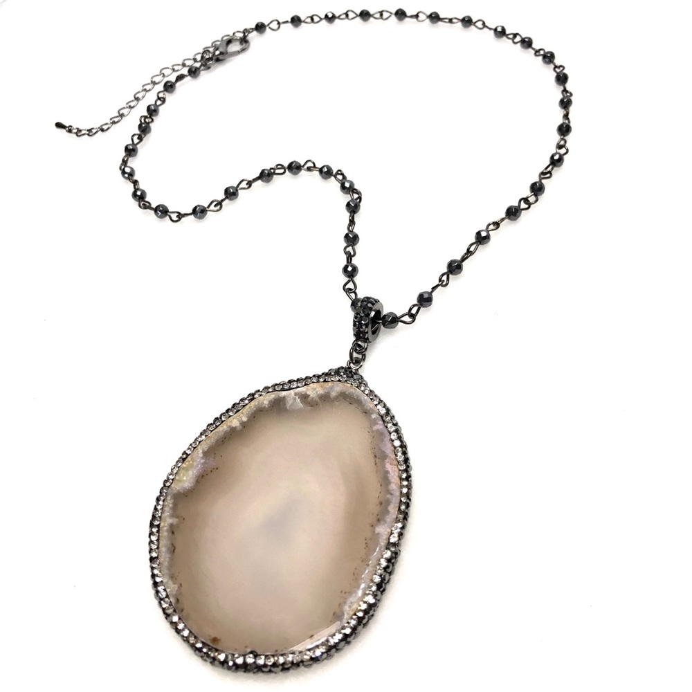 Necklace. Natural geode slice pendant necklace